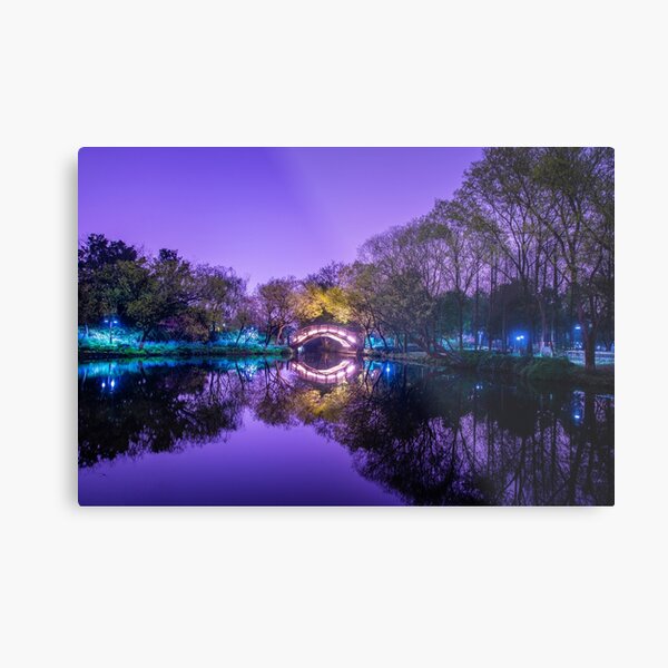 Aperçu de l'œuvre Un pont sur le lac de l'Ouest la nuit créée et vendue par WorldScenery.