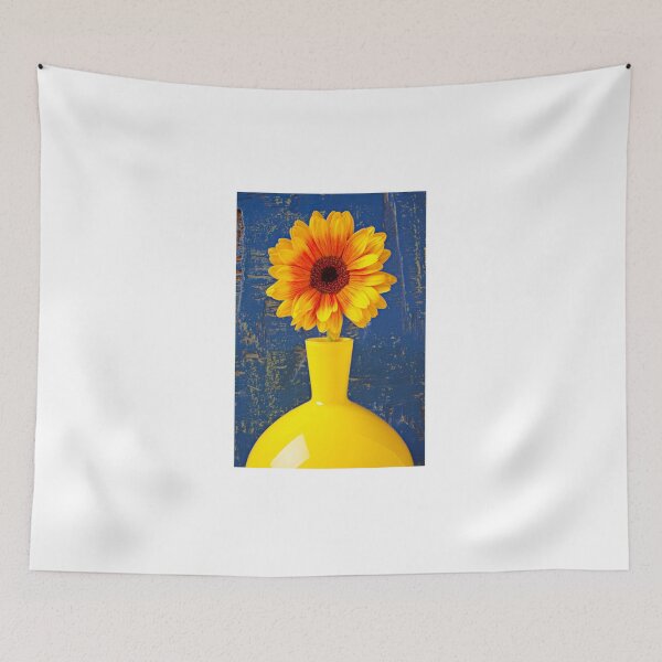 Aperçu de l'œuvre Gerbera Daisy In Yellow Vase créée et vendue par Garry Gay.