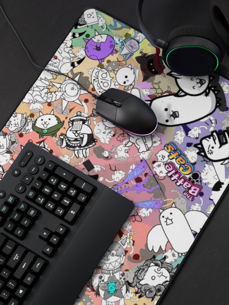 Imagen 4 de 5, Alfombrilla de ratón con la obra Gatos de batalla, diseñada y vendida por PixelRune.