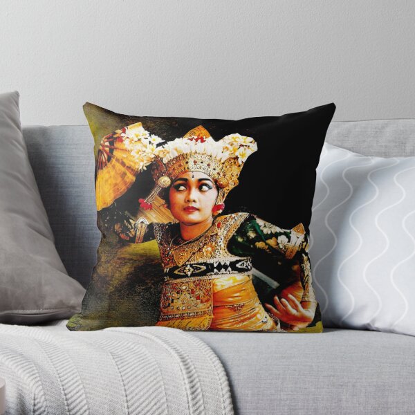 https://ih1.redbubble.net/image.3001794602.9832/throwpillow,small,600x-bg,f8f8f8-c,0,120,600,600.u6.jpg