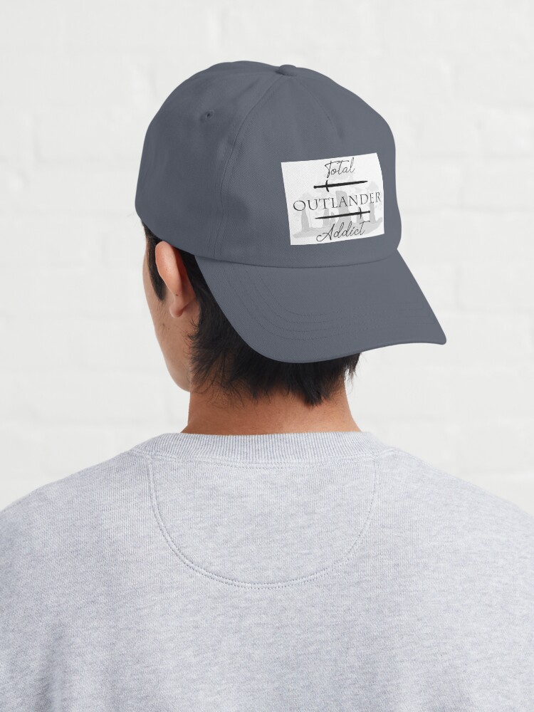 Aperçu 4 sur 7. Casquette avec l'œuvre Totalement Addict à Outlander créée et vendue par OutlanderAddict.
