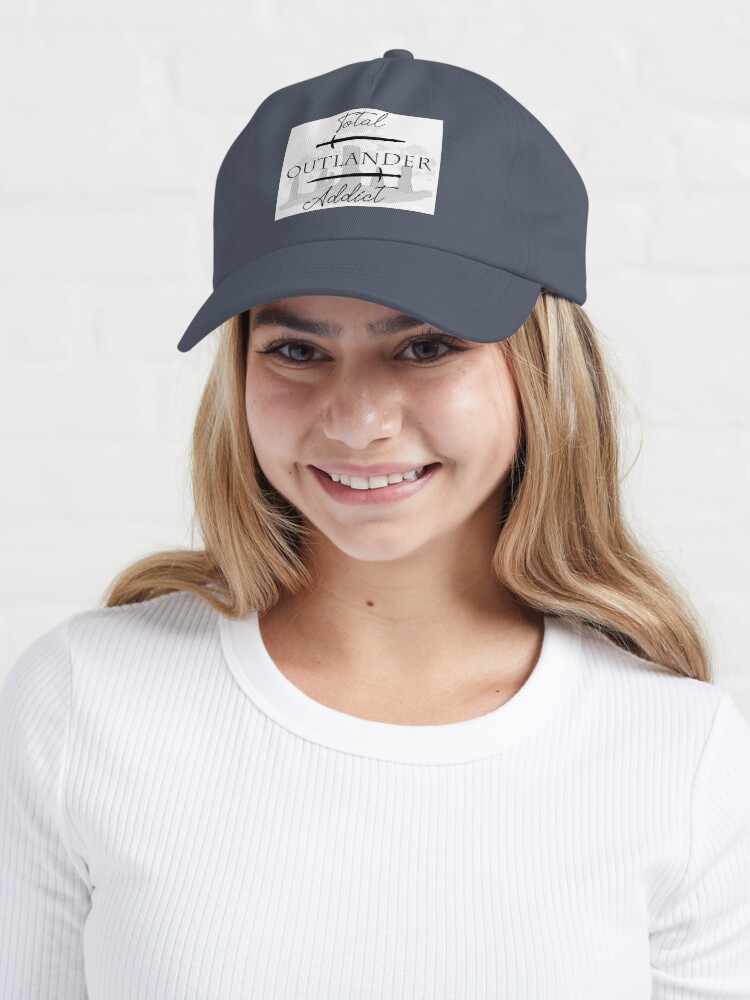 Aperçu 6 sur 7. Casquette avec l'œuvre Totalement Addict à Outlander créée et vendue par OutlanderAddict.