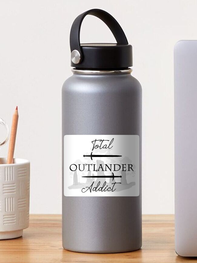 Aperçu 1 sur 3. Sticker avec l'œuvre Totalement Addict à Outlander créée et vendue par OutlanderAddict.