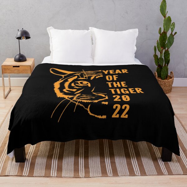 Artikelvorschau, 2022 Jahr des Tigers Chinesisches Neujahr Classic T-Shirt entworfen und verkauft von AnikaPowlowski.