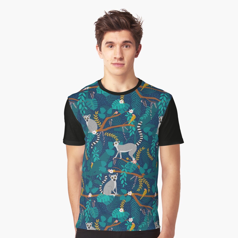 Vista previa del artículo con la obra «Camiseta gráfica», diseñado y vendido por latheandquill.