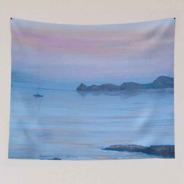 Aperçu de l'œuvre EN REGARDANT VERS PORTITXOL DEPUIS LA PLAGE DE CALA BLANCA COMME LE SOLEIL DISPARAÎT LAISSANT UN CIEL BLEU VIOLET créée et vendue par Mackenzie Moulton International Artist .
