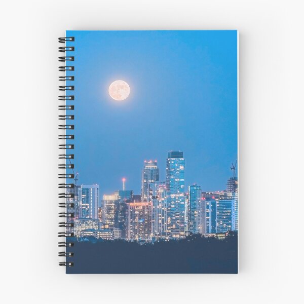 Artikelvorschau, Skyline von Austin bei Nacht entworfen und verkauft von Sofia-Draws.