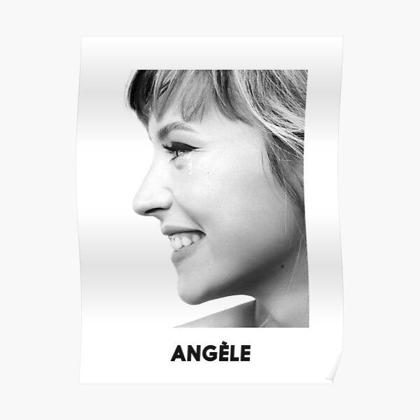 Angèle Van Laeken - Portrait noir et blanc sourire Poster