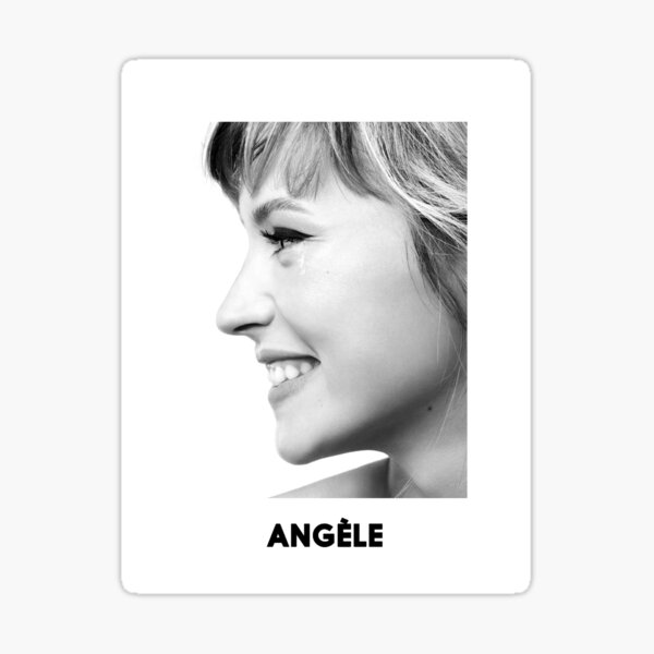 Angèle Van Laeken - Portrait noir et blanc sourire Sticker
