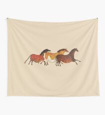 Höhlenpferde in Beige Wandbehang