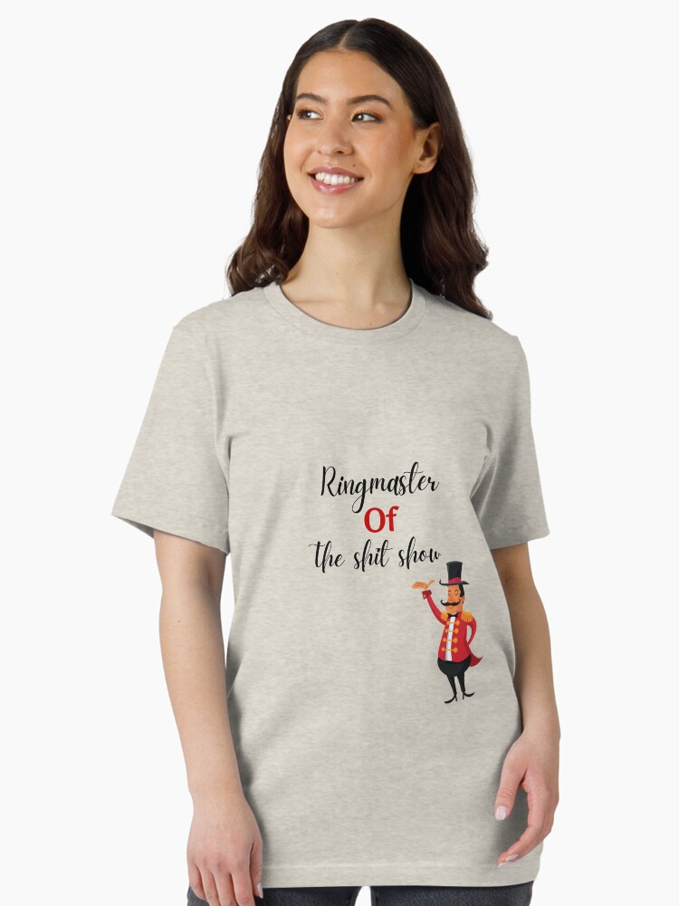 Imagen 2 de 7, Camiseta esencial con la obra Maestro de ceremonias del espectáculo de mierda, diseñada y vendida por Seoul26.