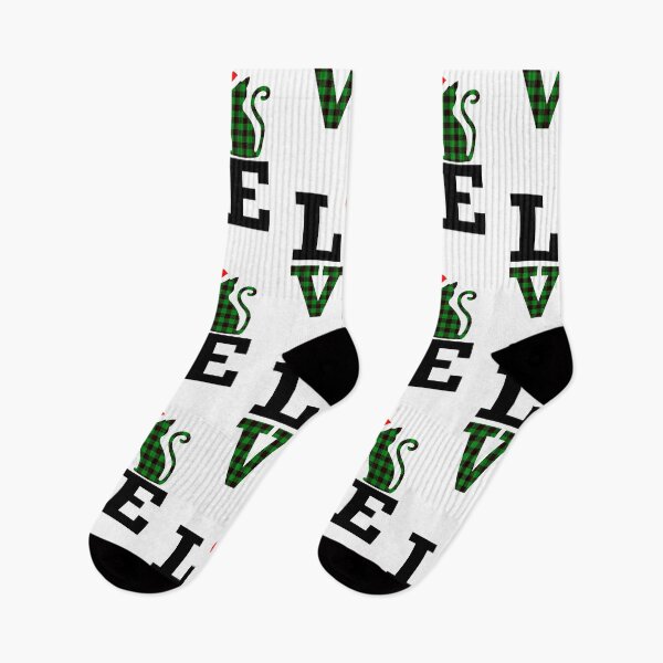 Artikelvorschau, LOVE süße Weihnachtskatze mit Weihnachtsmütze Green Buffalo Plaid Pattern entworfen und verkauft von SpringMoonPress.