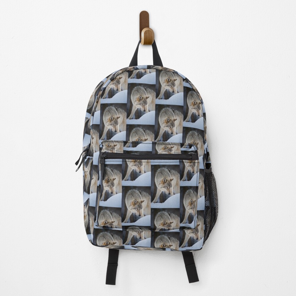 Vista previa del artículo con la obra «Mochila», diseñado y vendido por WolvesOnly.