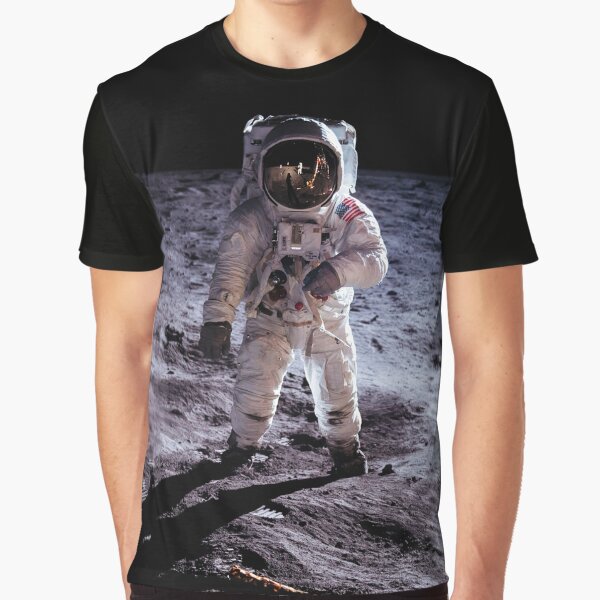 Artikel-Vorschau von Buzz Aldrin läuft auf dem Mond, designt und verkauft von artofphotograph.