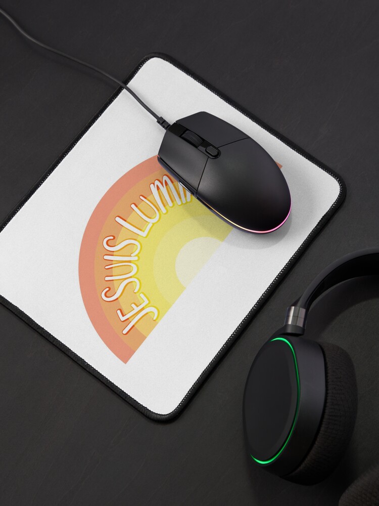 Aperçu 4 sur 5. Tapis de souris avec l'œuvre Je suis lumineux, affirmation positive Rayonnante créée et vendue par GrandirZen.