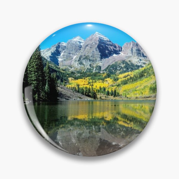 Item preview, Vista otoñal de los picos de las Montañas Rocosas llamados Maroon Bells, entre el condado de Pitkin y el condado de Gunnison, Colorado. designed and sold by AzRedB.