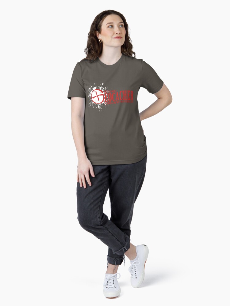 Imagen 4 de 7, Camiseta esencial con la obra No te metas con un Geocacher, diseñada y vendida por shakeoutfitters.