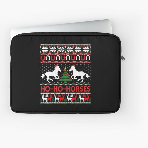 Aperçu de l'œuvre Ho Ho Horses Xmas - Pull de Noël laid équestre créée et vendue par spherevilla.