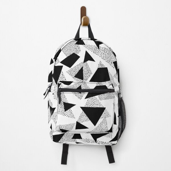 Artikelvorschau, Black and White Twisted Triangles entworfen und verkauft von Carolina Diaz.
