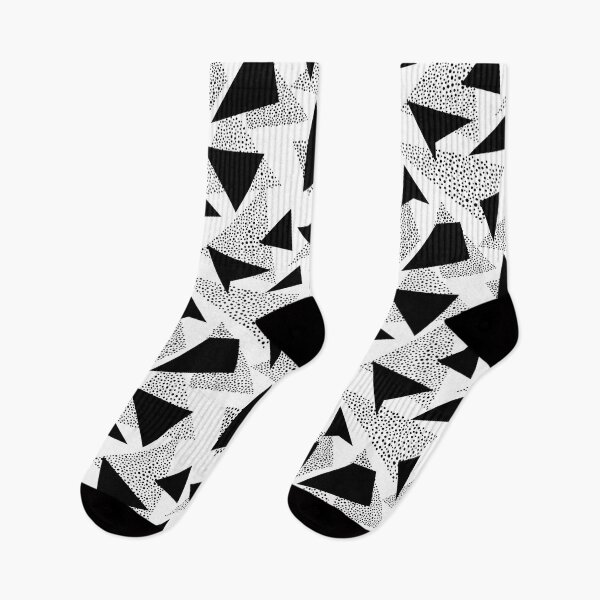 Artikelvorschau, Black and White Twisted Triangles entworfen und verkauft von Carolina Diaz.