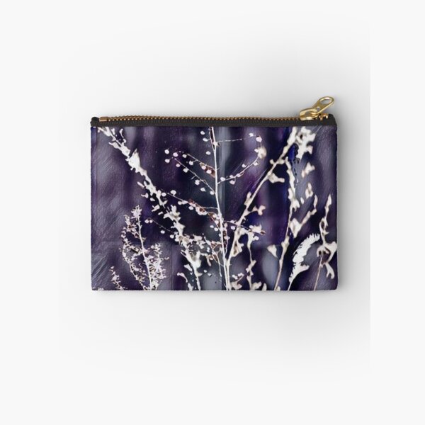 Artikelvorschau, Naturstränge, Kräutersilhouetten, Pflanzen im Winter, Grasnacht, Monochrom, Minimalismus, Weiß, Lila entworfen und verkauft von Maria Mihailova.