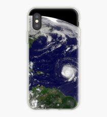 Drei tropische Wirbelstürme im Becken des Atlantischen Ozeans. iPhone-Hülle & Cover