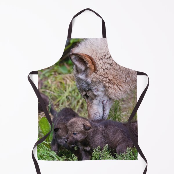 Aperçu de l'œuvre Timber Wolf And Pups créée et vendue par WolvesOnly.