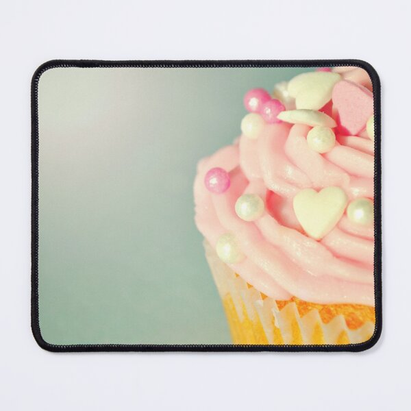 Artikelvorschau, Rosa Cupcakes mit Lovehearts entworfen und verkauft von Lyn  Randle.