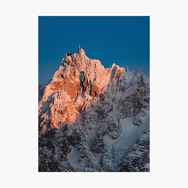 Aperçu de l'œuvre Chamonix Aiguille du midi enneigée photographyLWD créée et vendue par photographyLWD.