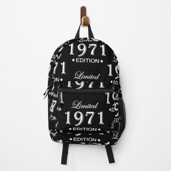 Vista previa del artículo con la obra «Limited Edition 1971 Born in August 1971 53 Years of Being Awesome Birthday Anniversary Gift Idea Holiday Fun Party Premium Apparel Funny Xmas», diseñado y vendido por DesignByHeartUK.