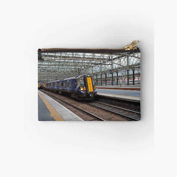 Artikelvorschau, Scotrail-Zug der Klasse 380 im Hauptbahnhof von Glasgow entworfen und verkauft von Random Railways.