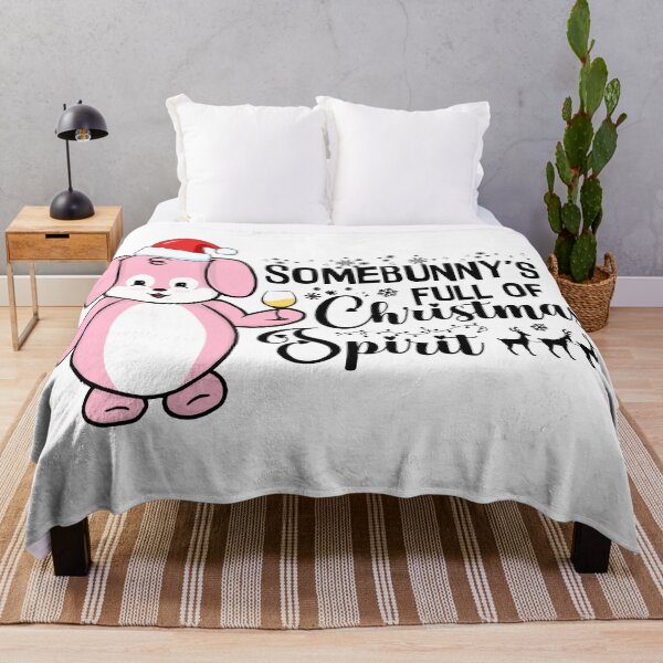 Artikelvorschau, Somebunny ist voller Weihnachtsstimmung | Punny Hase | Weihnachten (Rosa x Weiß) entworfen und verkauft von the-krisney-way.