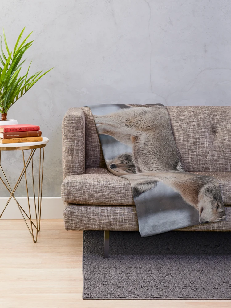 Aperçu 2 sur 6. Plaid avec l'œuvre Timber Wolves créée et vendue par WolvesOnly.