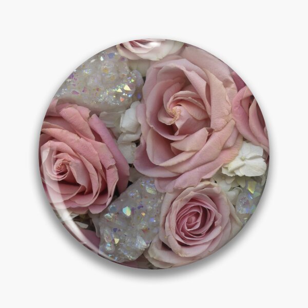 Artikelvorschau, Blumen- und Kristallkunst - Engels-Aura-Quarz und rosa Rosen und Hortensien entworfen und verkauft von serenityshadows444.
