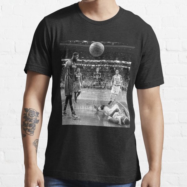 NBA Old School Lebron James T-Shirt - Listentee