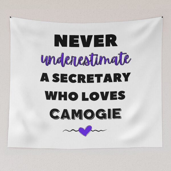 Item preview, Nunca subestimes a una secretaria a la que le encanta el camuflaje designed and sold by TheGreenGoat.