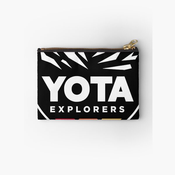 Artikelvorschau, Yota Explorers Shield Abzeichen Toyota Vintage Racing Stripes Mountains Offroad-Klassiker entworfen und verkauft von patrickhester.