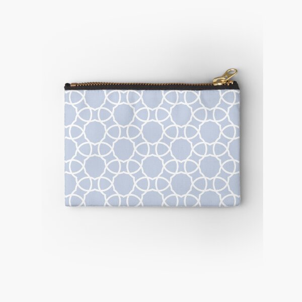 Artikelvorschau, Pastel Blue and White Petal Pattern - Diamond Vogel 2022 Popular Colour Surf's Surprise 0593 entworfen und verkauft von ColorOfTheYears.