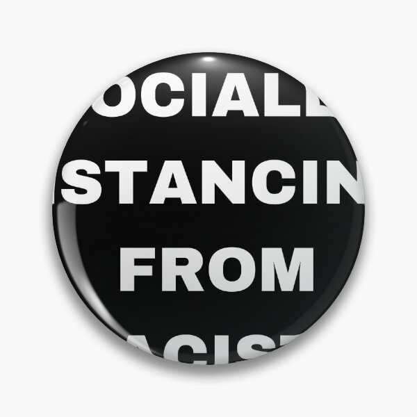 Aperçu de l'œuvre Distanciation sociale des racistes. Éloignez-vous des partisans de Trump. Levez-vous contre l'injustice raciale de genre, l'inégalité. Portez un putain de masque facial. Les masques sauvent des vies. Putain de masque de Donald créée et vendue par Orgoss.