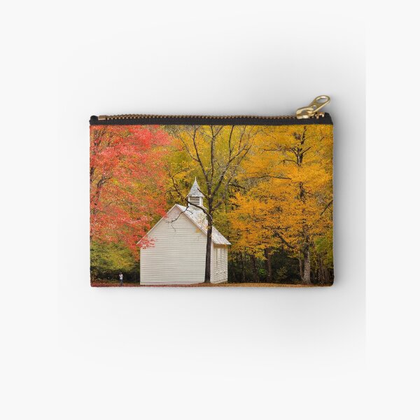 Artikelvorschau, Kleine weiße Kirche in Cataloochee Valley entworfen und verkauft von Karen Peron.