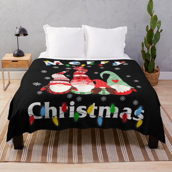 Aperçu de l'œuvre Merry Christmas Light Gnome Pajamas T-Shirt créée et vendue par Amancio-Scott.