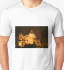 St Pauls's London at night Unisex T-Shirt