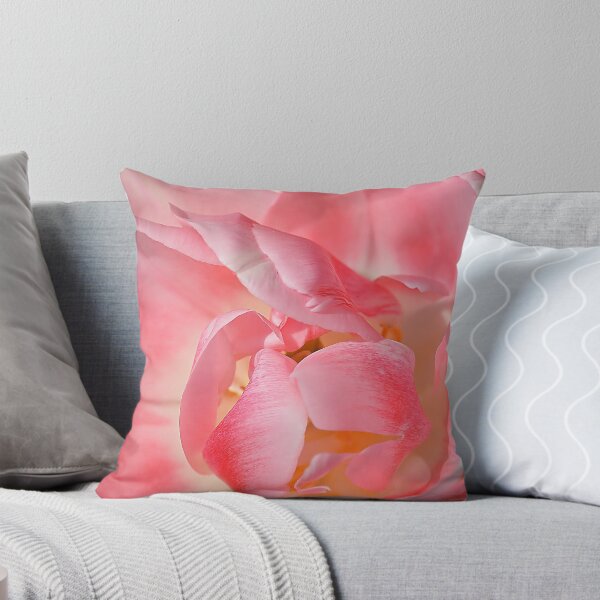 Artikelvorschau, Pink Petals Pillow entworfen und verkauft von relayer51.