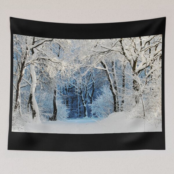 Artikelvorschau, Winterwunderland, Schnee, kaltes Wetter, Winterlied, Waldszene entworfen und verkauft von OliDesigns.