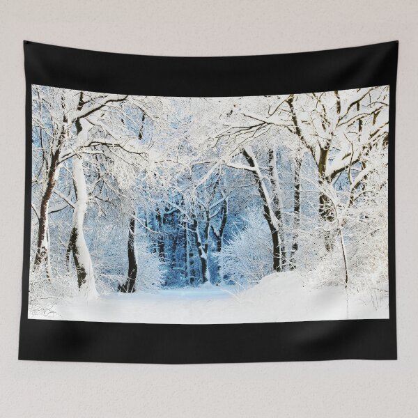 Artikelvorschau, Winterwunderland, Schnee, kaltes Wetter, Winterlied, Waldszene entworfen und verkauft von OliDesigns.