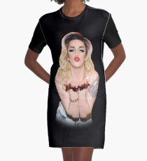 ADORE DELANO - KISS Graphic T-Shirt Dress