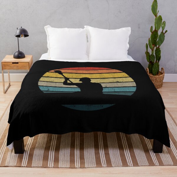 Artikelvorschau, Kanu-Silhouette auf einem beunruhigten Retro-Sonnenuntergang-Produkt entworfen und verkauft von theodoros20.