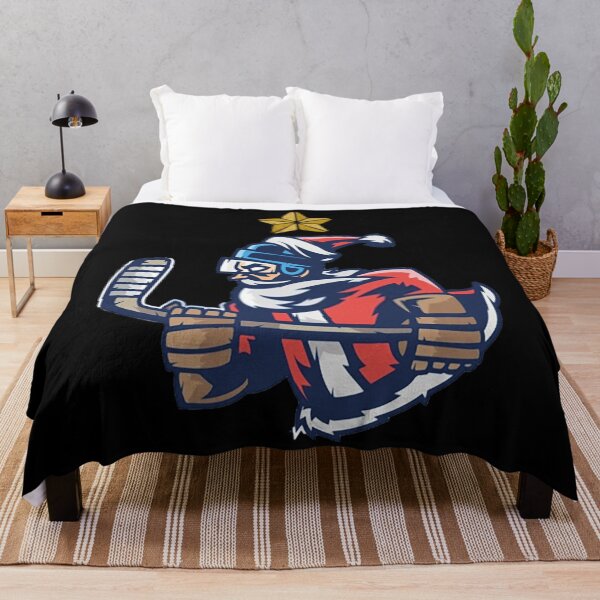 Artikelvorschau, Eishockey Weihnachtsbaum Ornamente T-ShirtEishockey Weihnachtsbaum Ornamente Lustige Weihnachten entworfen und verkauft von BeaOllwen.
