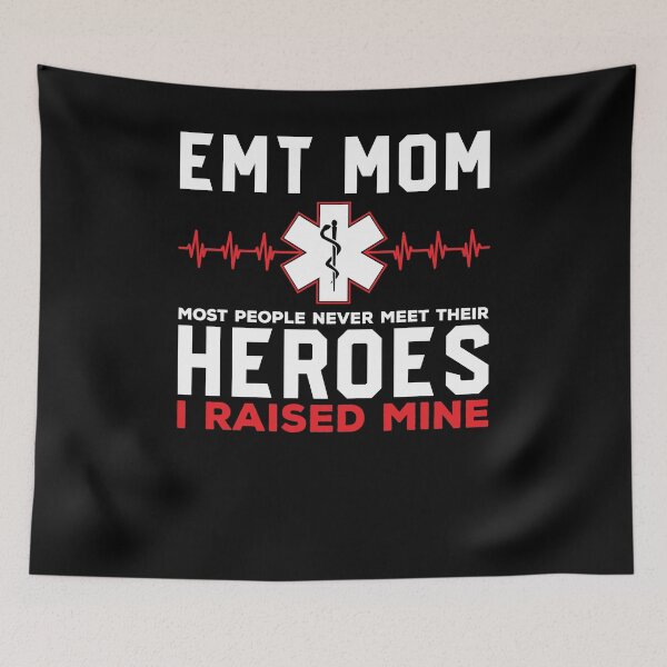 Artikelvorschau, EMT Shirt, EMT Mama Shirt, stolze EMT Mama, Emt Mama, Emt Mama Geschenk, Emt Sanitäter Shirt, die meisten Leute treffen nie ihre Helden, die ich mein Hemd angehoben habe entworfen und verkauft von aymob.