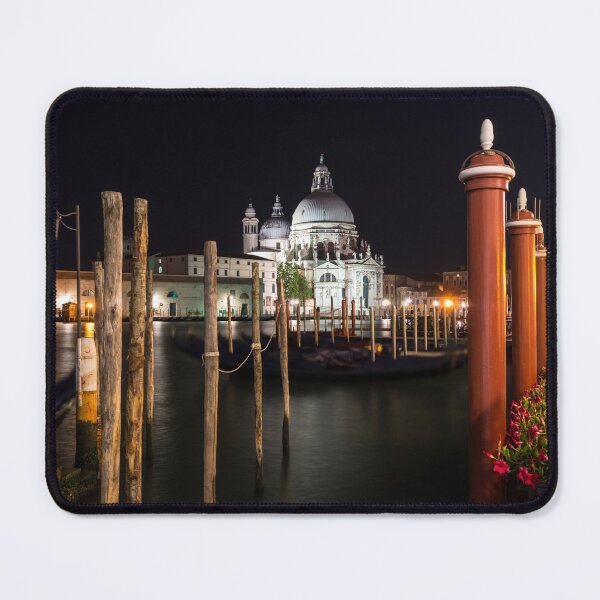 Artikelvorschau, Venedig Italien Mitternacht - Santa Maria della Salute durch einen Wald von Paline entworfen und verkauft von Georgia Mizuleva.
